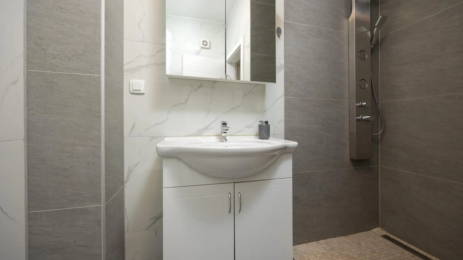 Villa Beverly Hills, Heated Pool, Jacuzzi, 12 People Zadar Apartamento