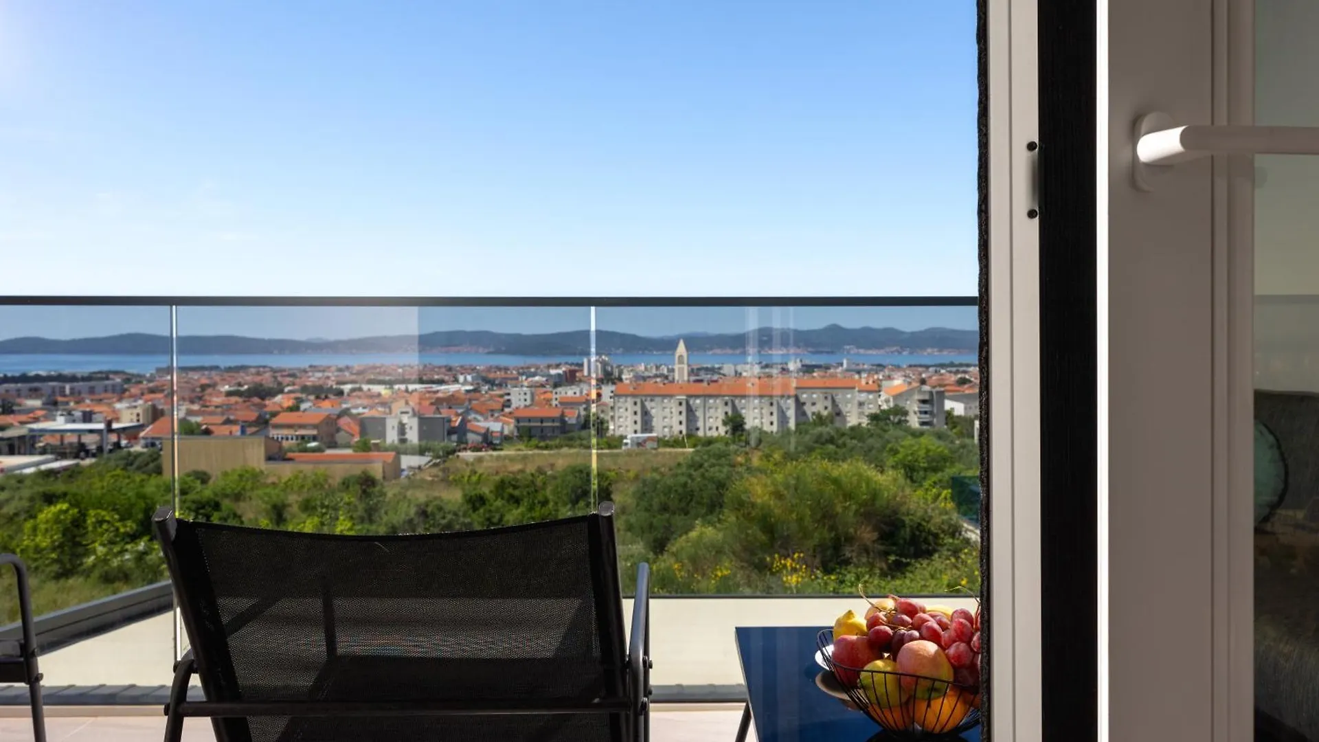 Villa Beverly Hills, Heated Pool, Jacuzzi, 12 People Zadar