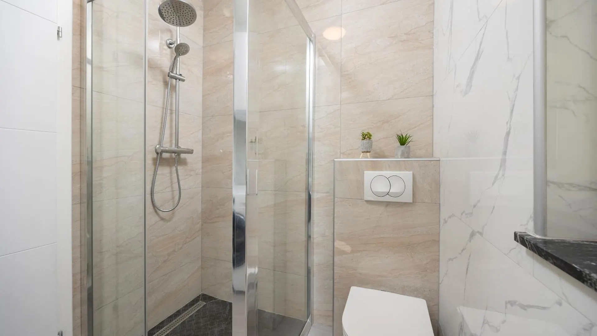 Apartamento Villa Beverly Hills, Heated Pool, Jacuzzi, 12 People Zadar Croácia