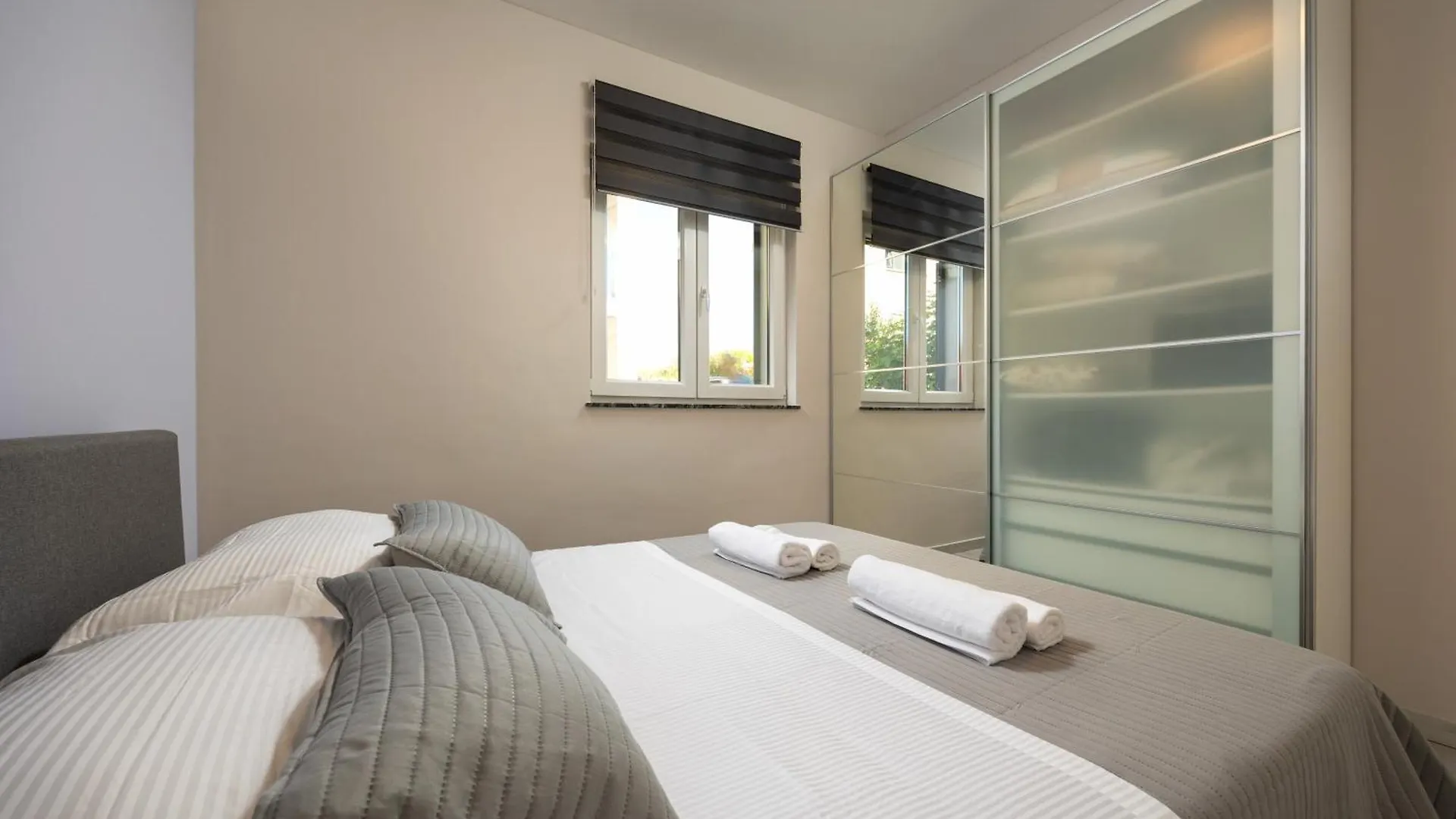 Villa Beverly Hills, Heated Pool, Jacuzzi, 12 People Zadar