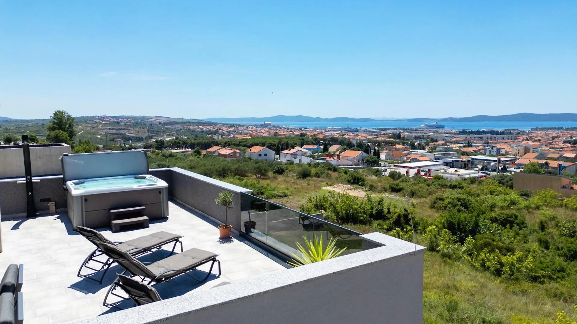 Villa Beverly Hills, Heated Pool, Jacuzzi, 12 People Zadar Apartamento