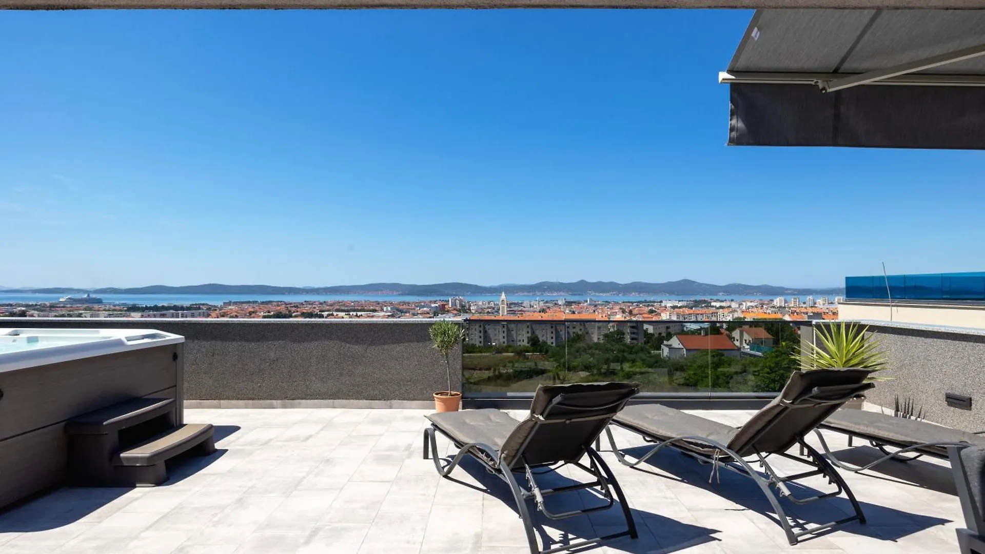 Apartamento Villa Beverly Hills, Heated Pool, Jacuzzi, 12 People Zadar Croácia